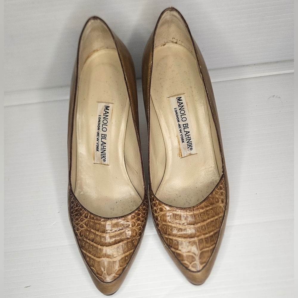 Manolo Blahnik Pointed Toe Alligator Embossed Pumps Size 36 - Picture 2 of 9